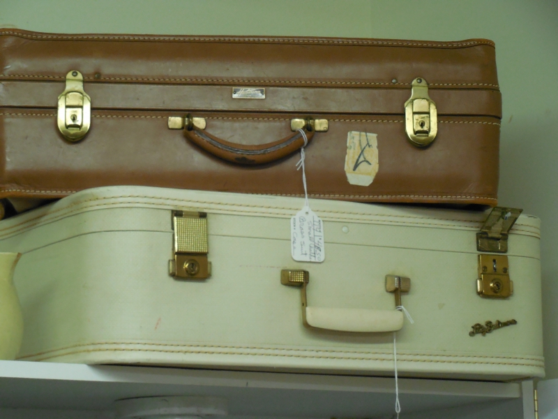 voyage-SERANON-min_vinyl-white-leather-vintage-antique-retro-1233386-pxhere.com